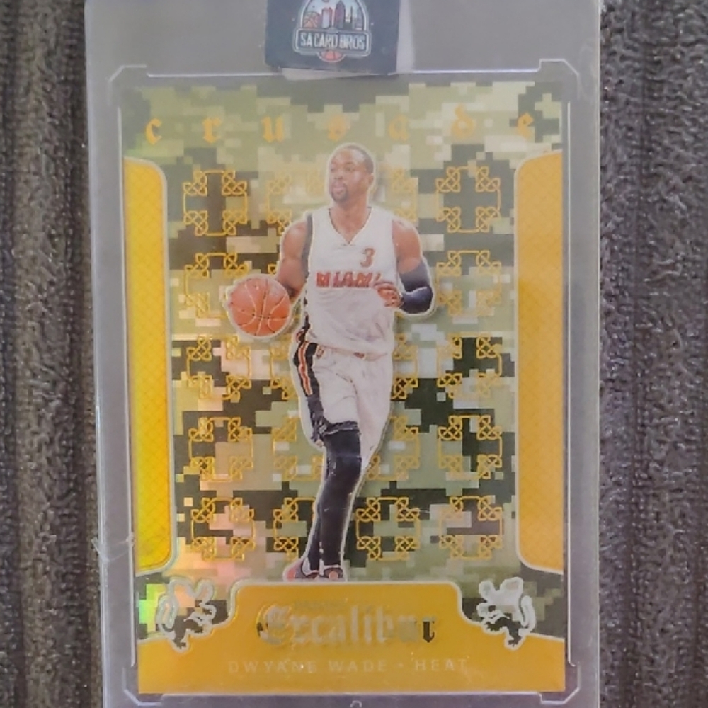 Dwayne Wade 2015-16 Panini Excalibur Crusade GOLD Camo Refractor NBA SP Card #84